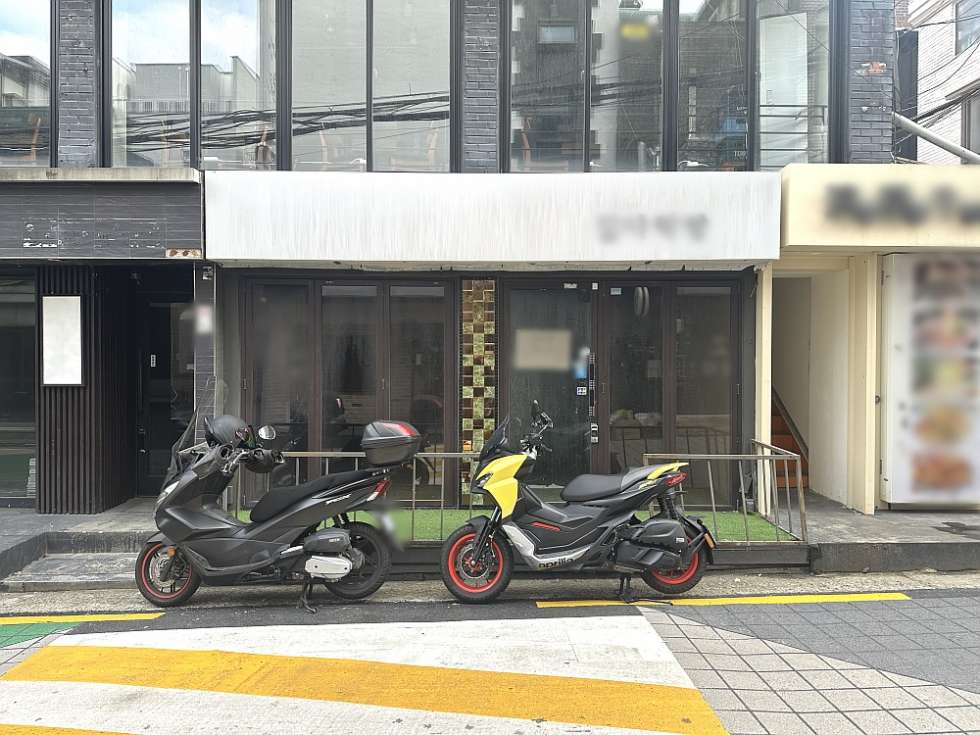 서울 서대문구 창천동 [상가] 무권리 신촌 명물길 이면 1층 공실 월세 매물번호 17033 사진 1