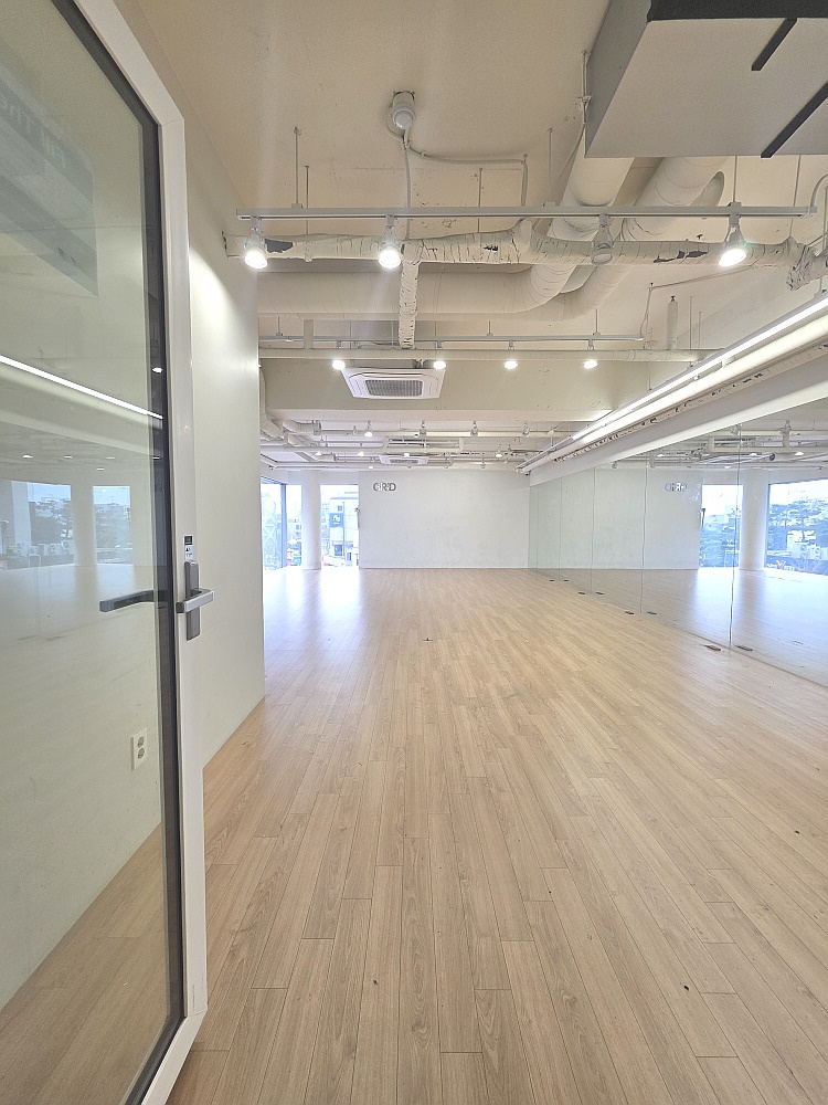 서울 마포구 서교동 [상가] 홍대 정문 대로변 테라스 있는 4층 5층 연층 상가 사무실 월세 매물번호 17418 사진 19