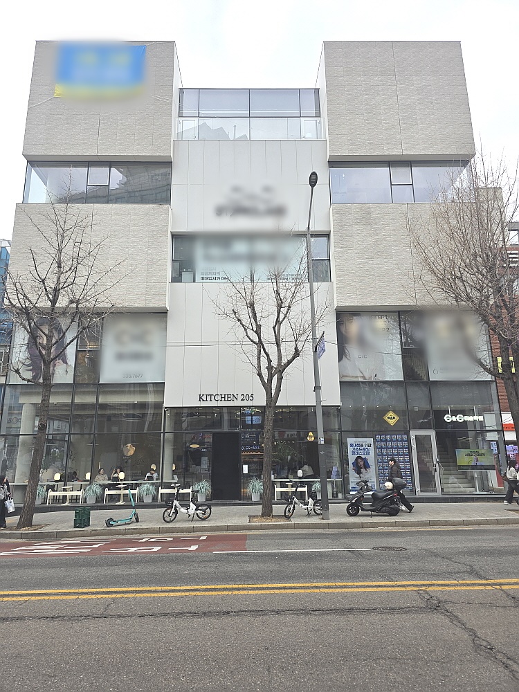 서울 마포구 서교동 [상가] 홍대 정문 대로변 테라스 있는 5층 상가 사무실 월세 매물번호 17417 사진 2