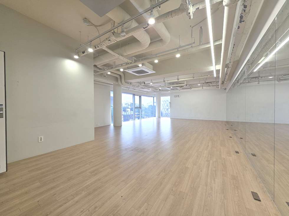 서울 마포구 서교동 [상가] 홍대 정문 대로변 4층 상가 사무실 월세 매물번호 17416 사진 6