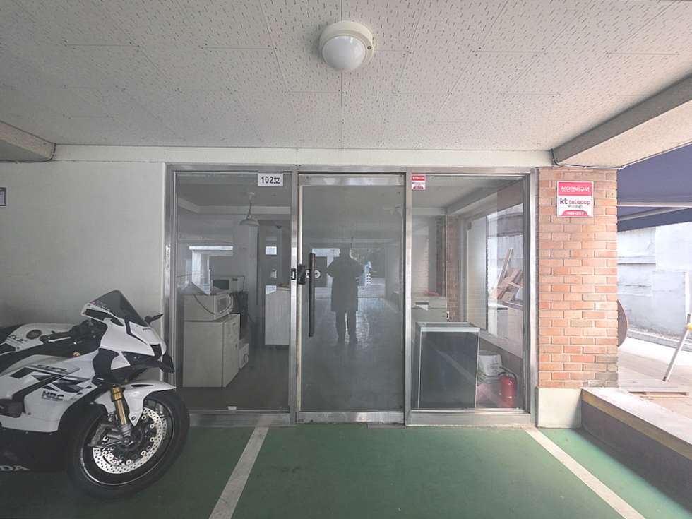 서울 서대문구 창천동 [상가] 내부 화장실, 테라스 있는 주거지역 1층 상가 월세 매물번호 17397 사진 1