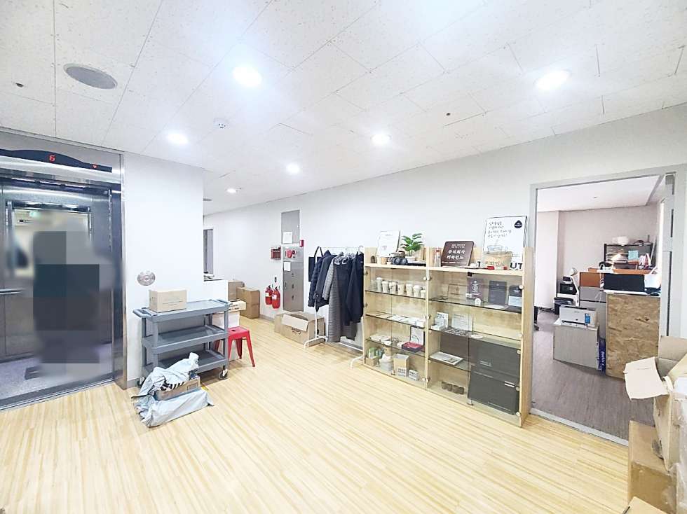 서울 서대문구 창천동 [사무실] 홍대입구역 도보5분 / 대로변 엘베有 월세 매물번호 17610 사진 1