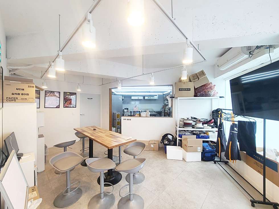 서울 마포구 노고산동 [상가] 무.권.리 신촌역 초역세권 주방시설완비 월세 매물번호 18349 사진 1