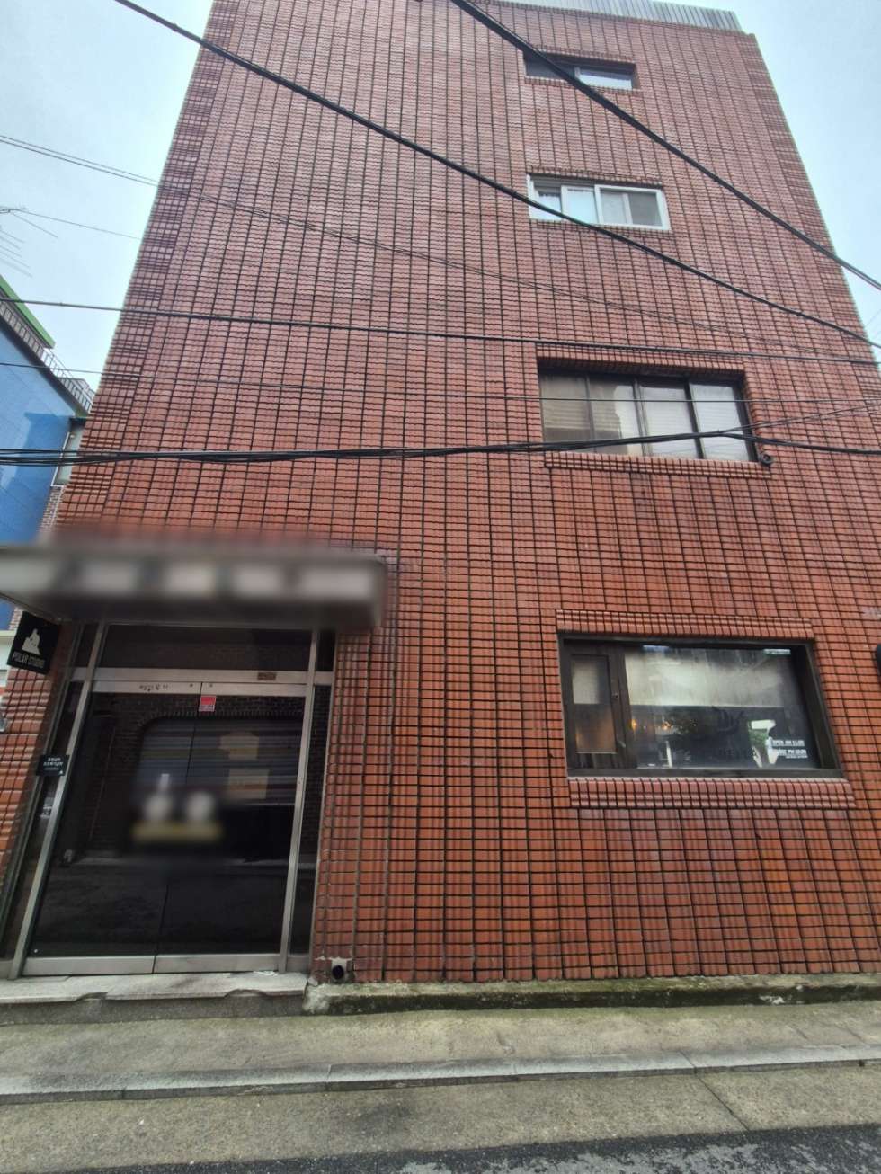 서울 마포구 연남동 567-34 [상가] 연트럴파크 인근 컨디션 최상 지1층 댄스연습실 월세 매물번호 17936 사진 1