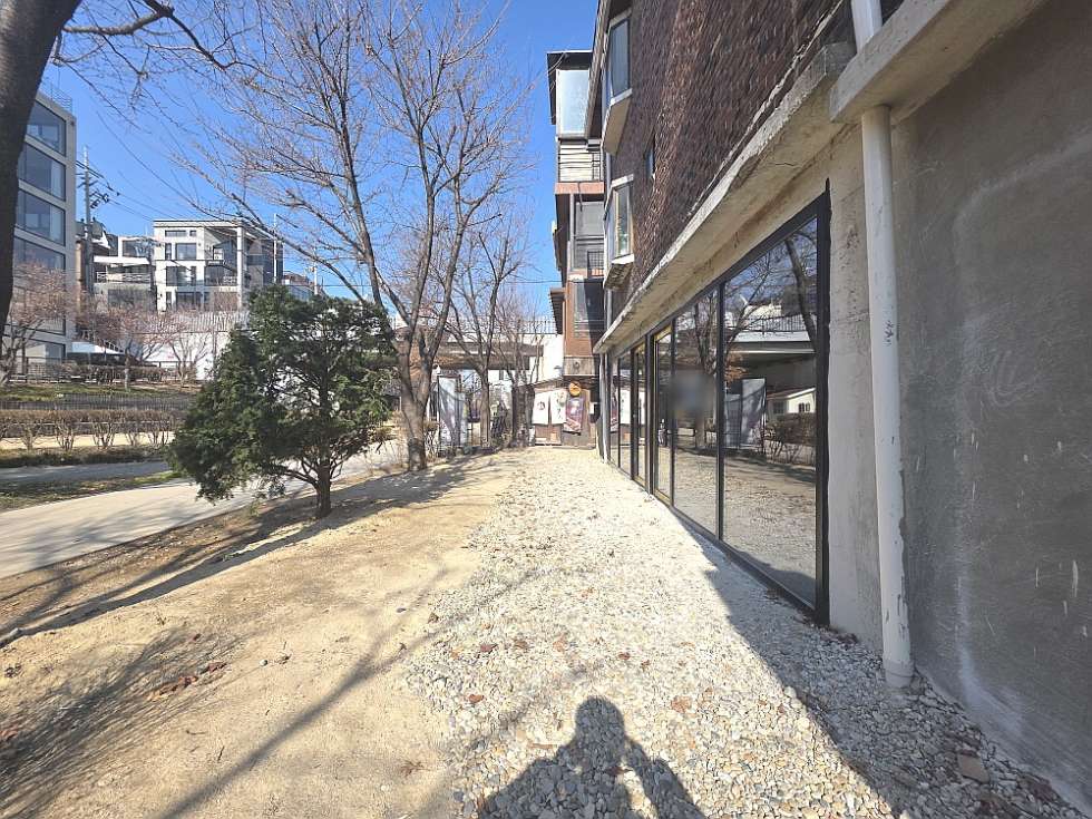 서울 마포구 동교동 [상가] 경의선숲길 공원뷰 테라스 있는 현황상 1층 상가 월세 매물번호 17446 사진 6