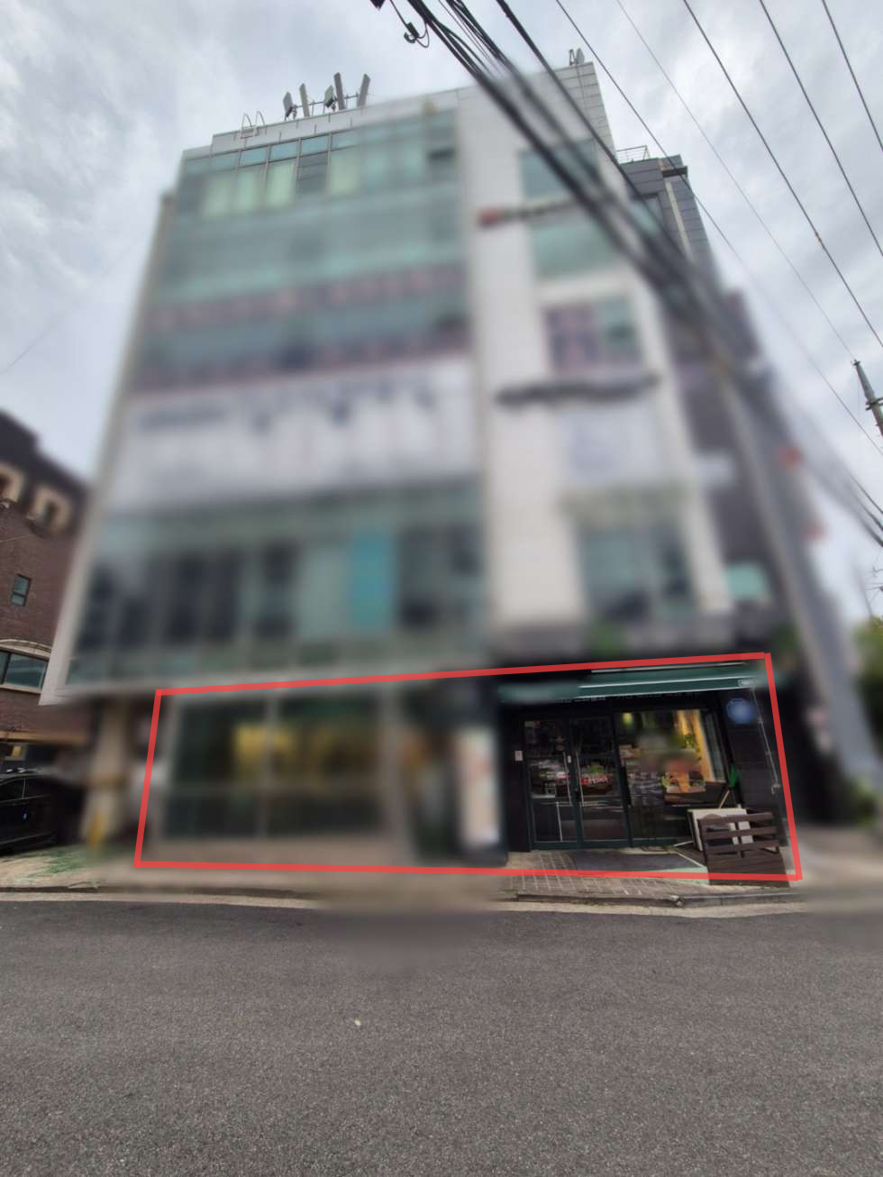 서울 마포구 신수동 [상가] 경의선숲길 인근 노출 좋은 코너변 1층 상가 월세 매물번호 17907 사진 1