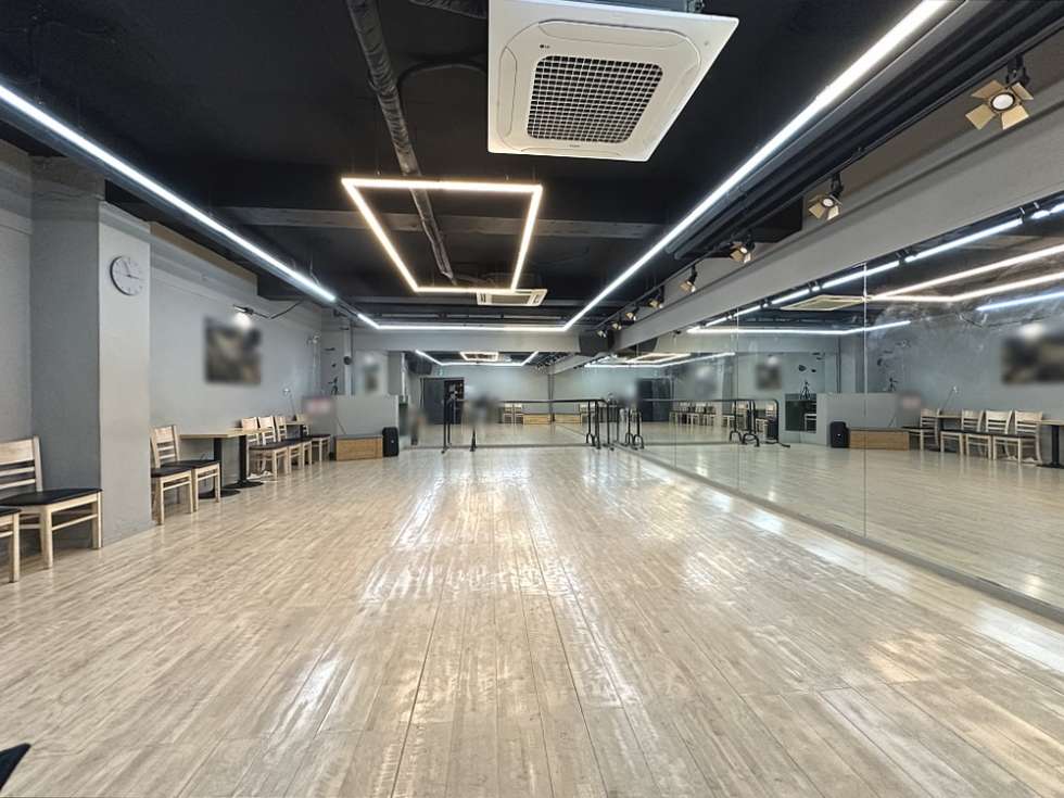 서울 마포구 연남동 [상가] 홍대입구역 역세권 코너건물 지층 댄스연습실_XXX 월세 매물번호 17472 사진 1
